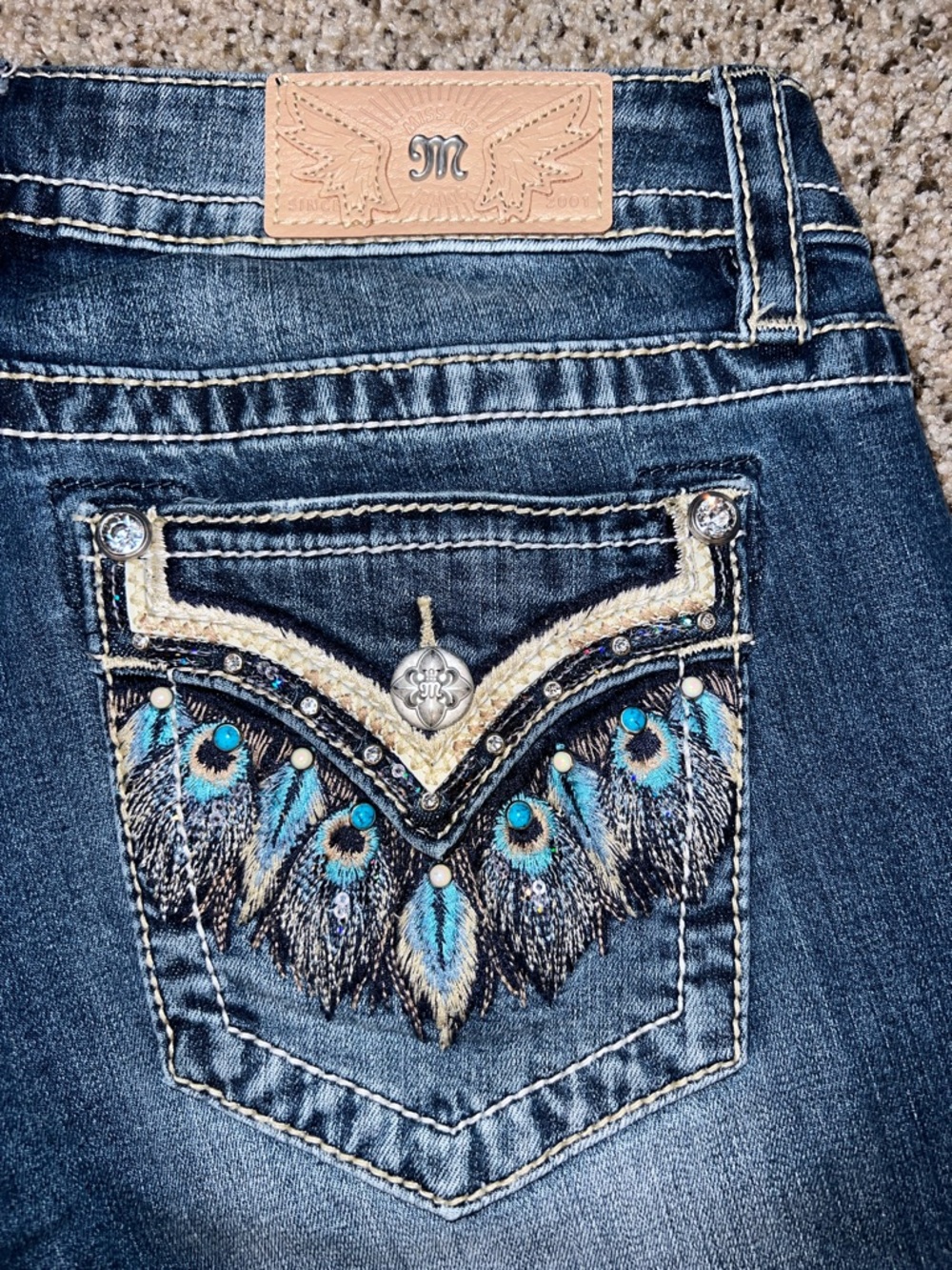 Miss Me Mid-Rise Capri’s jeans size 30 Bling